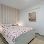 In - Istrien 42143 Apartment Porec