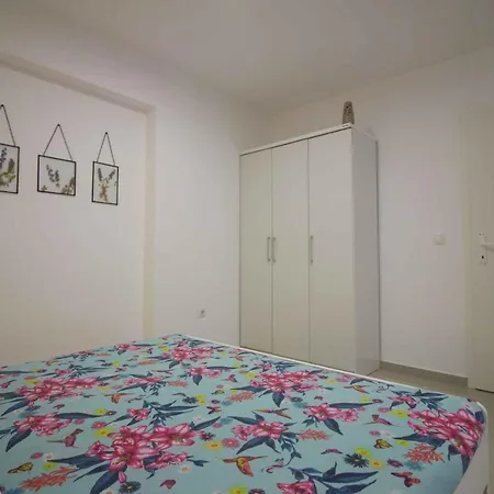 In - Istrien 42143 Apartment Porec
