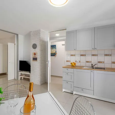 In - Istrien 42143 Apartman Porec