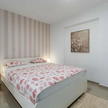 In - Istrien 42143 Apartment Porec